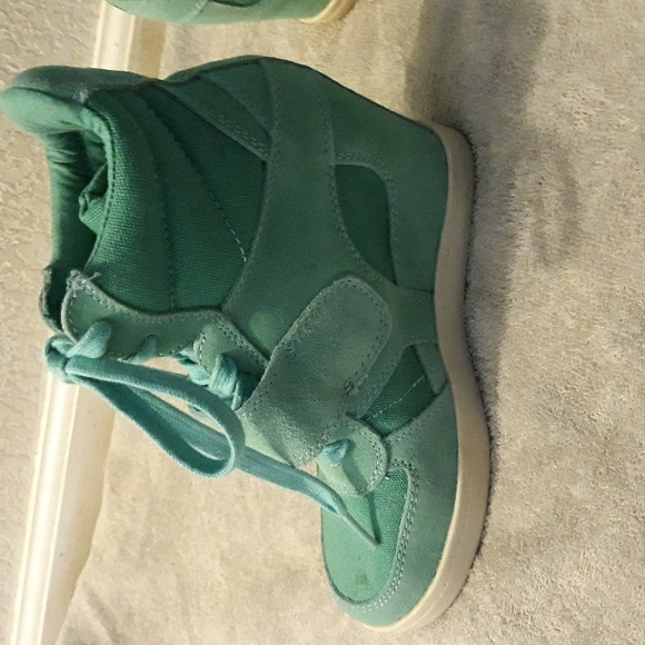 Wedge sneaker - Picture 3 of 3